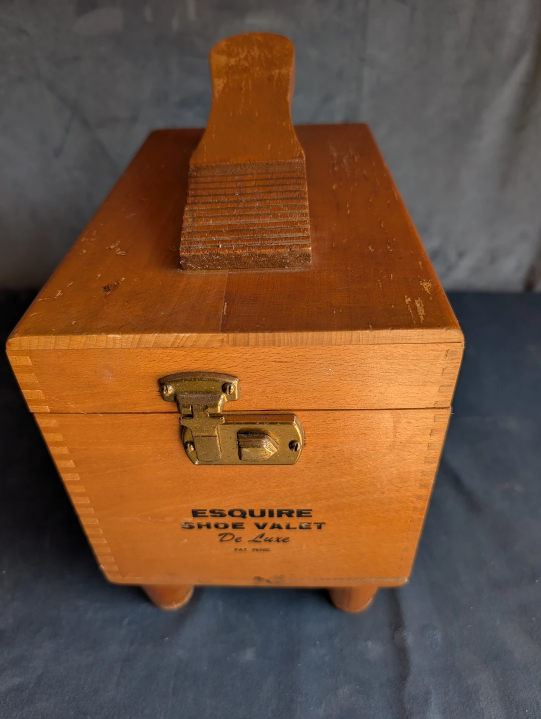 Esquire Shoe Valet De Luxe Wooden Box with Shoe Care Accessories