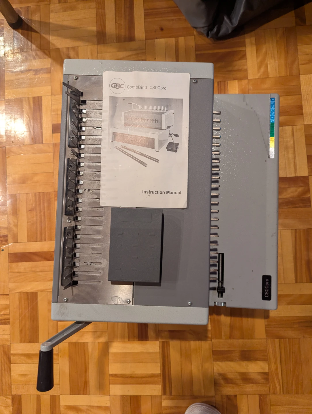 GBC CombBind C800pro Binding Machine