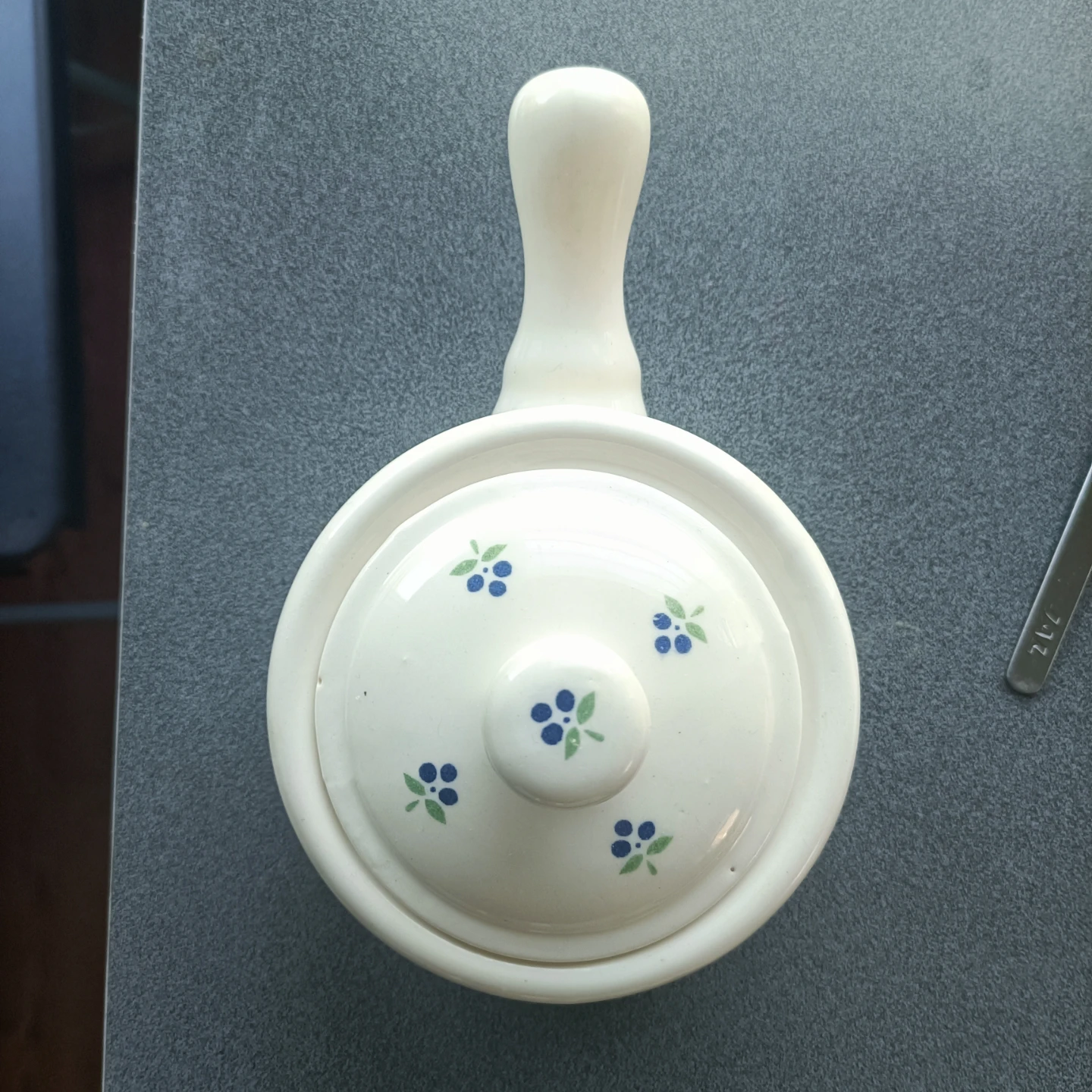 Cream Ceramic Pot with Blue Flower Design - photo 3