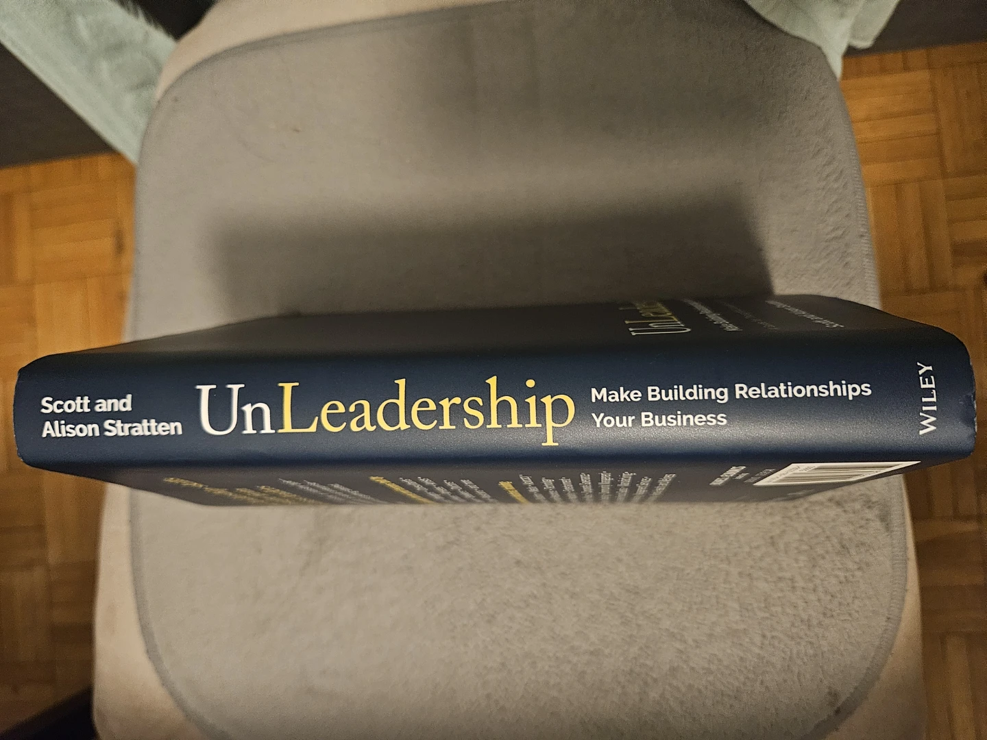 UnLeadership by Scott and Alison Stratten - Signed Copy - photo 3