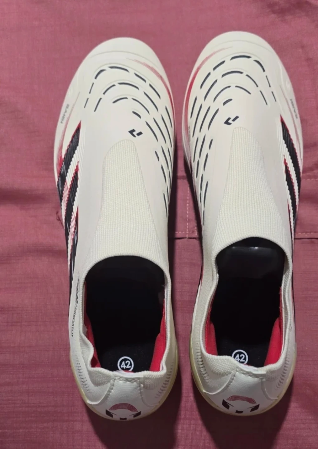 SAIBI Predatoy Soccer Cleats - Size 42 - photo 4