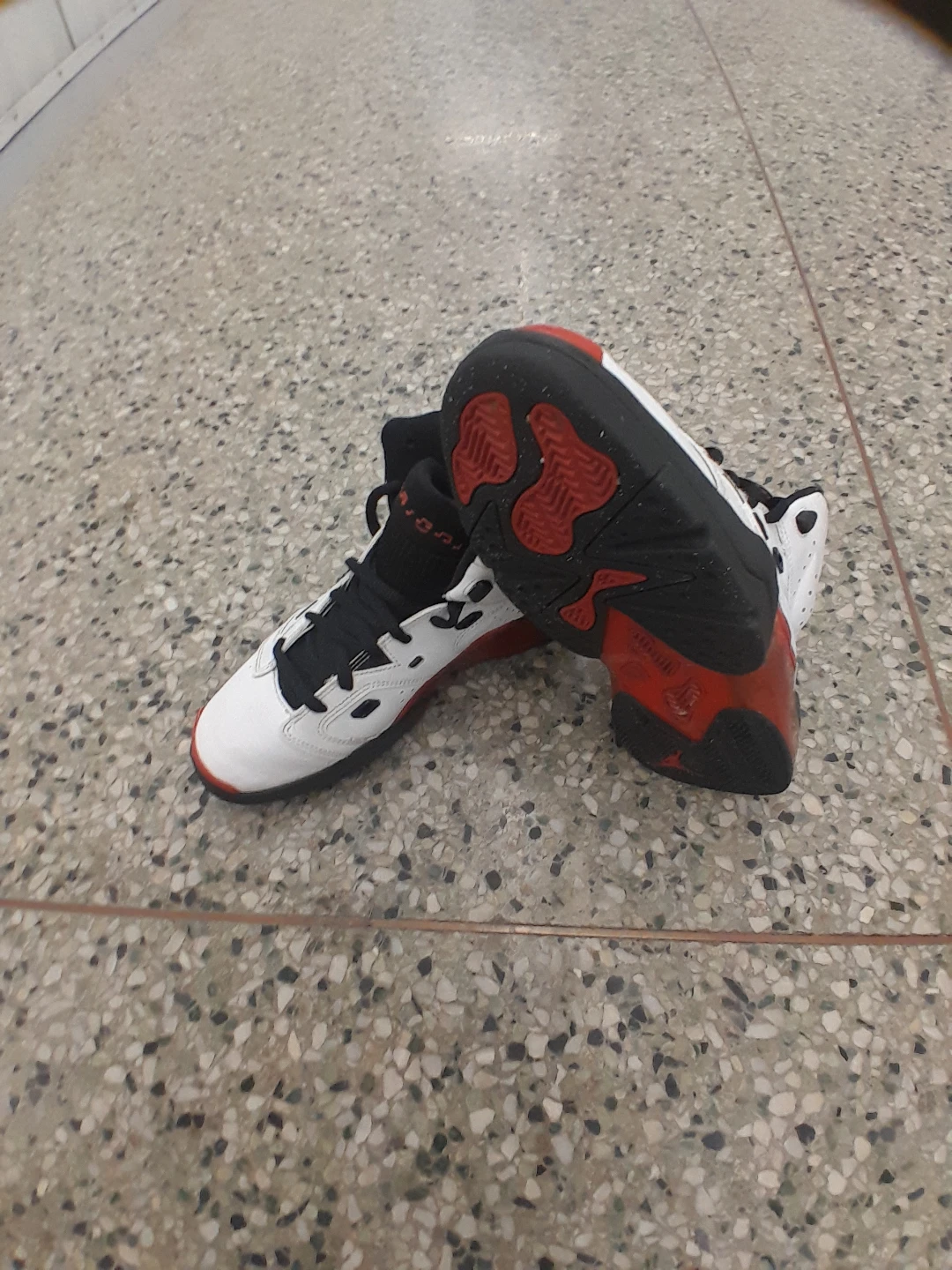 Air Jordan 6 Retro Sneakers Teens/Boys Size 7 - photo 2