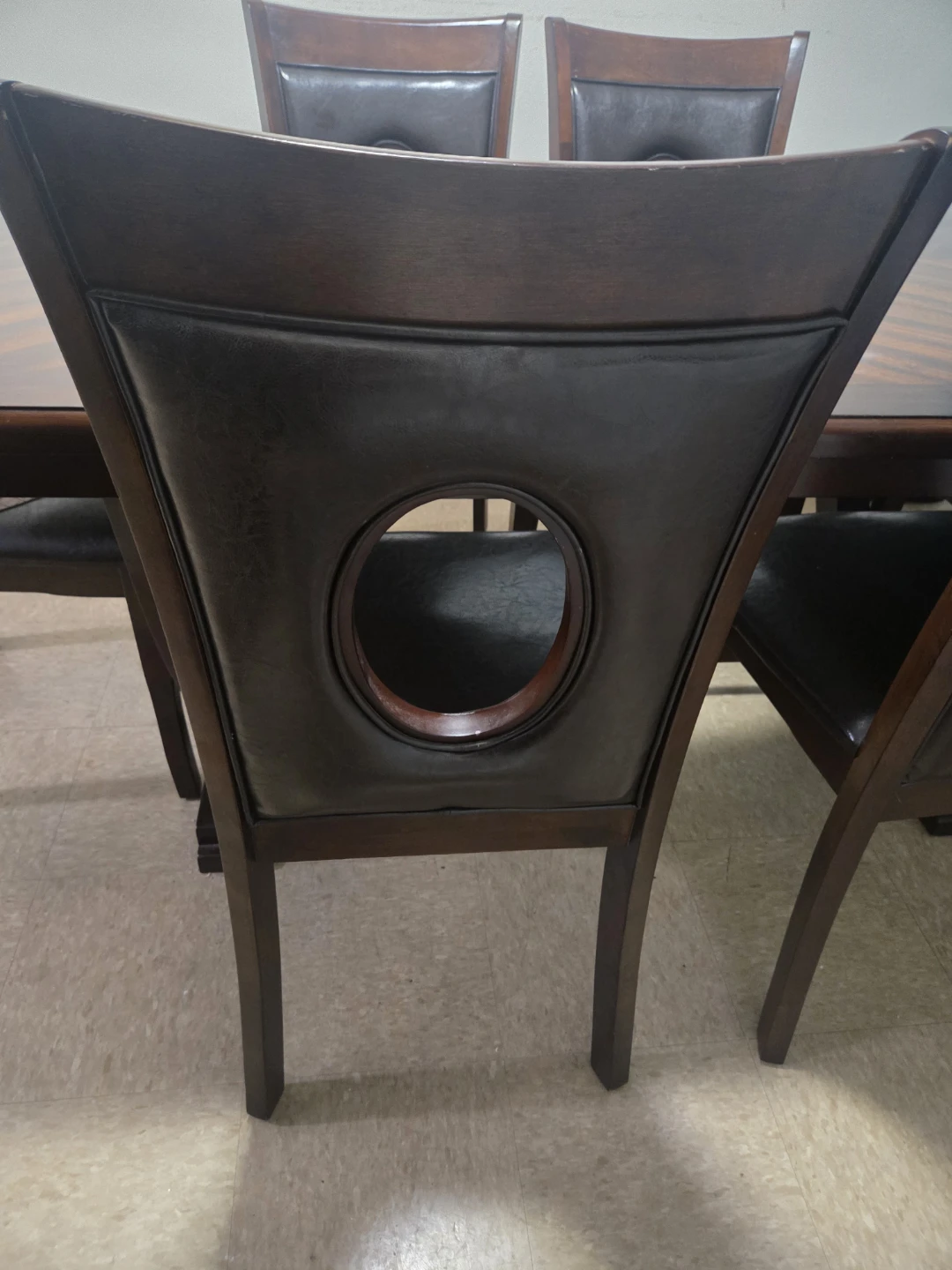 Dinner table $180 - photo 5