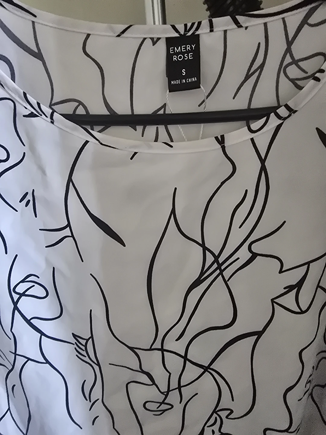 New Emery Rose White Black Line Art Blouse Top Size S - photo 2