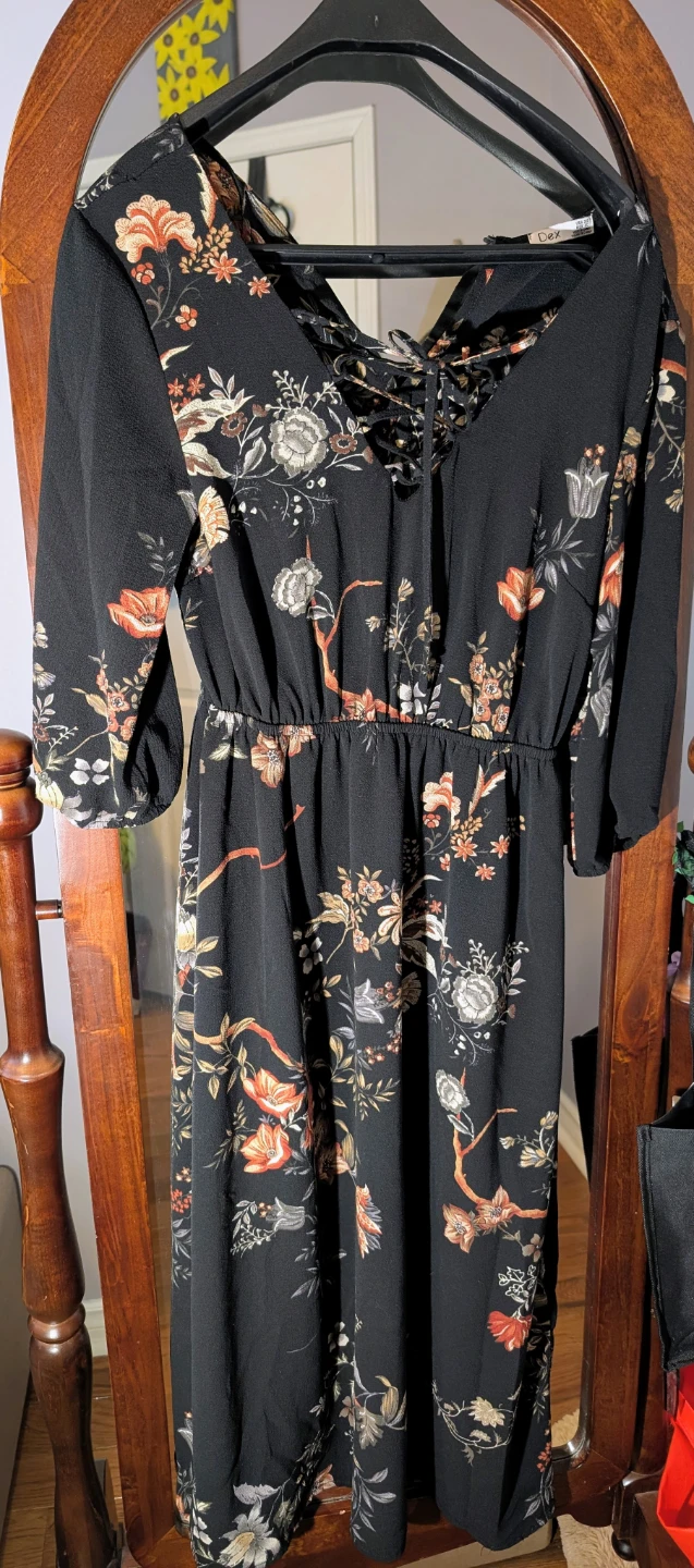 Black floral print lace-up back midi dress