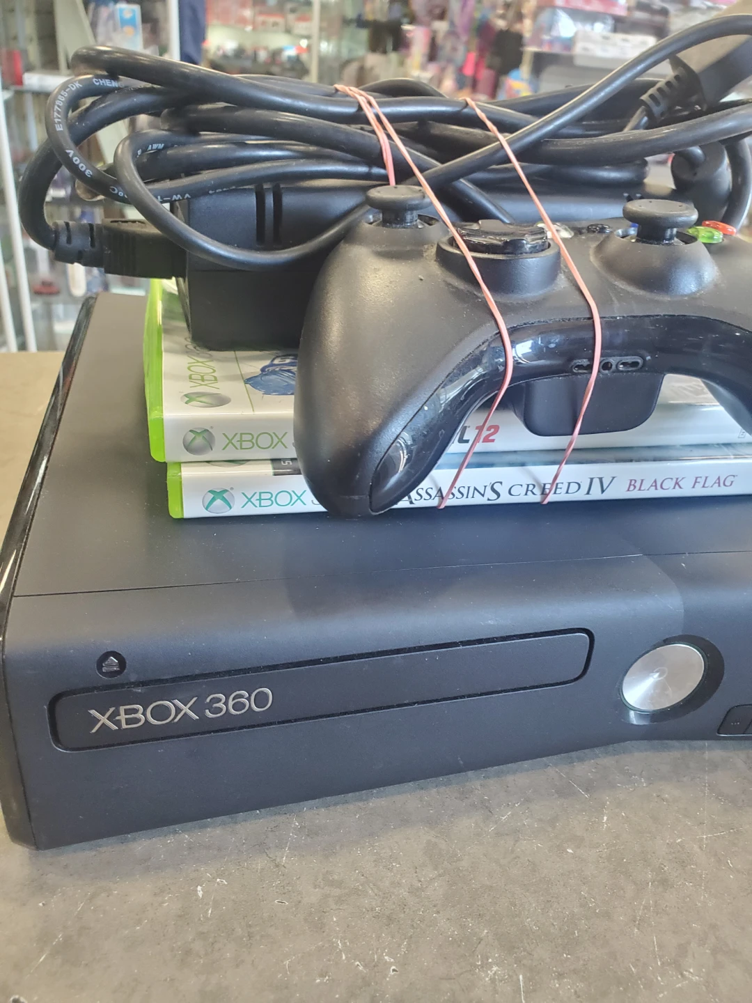 Xbox 360 Console Bundle with Games and Controller - photo 2