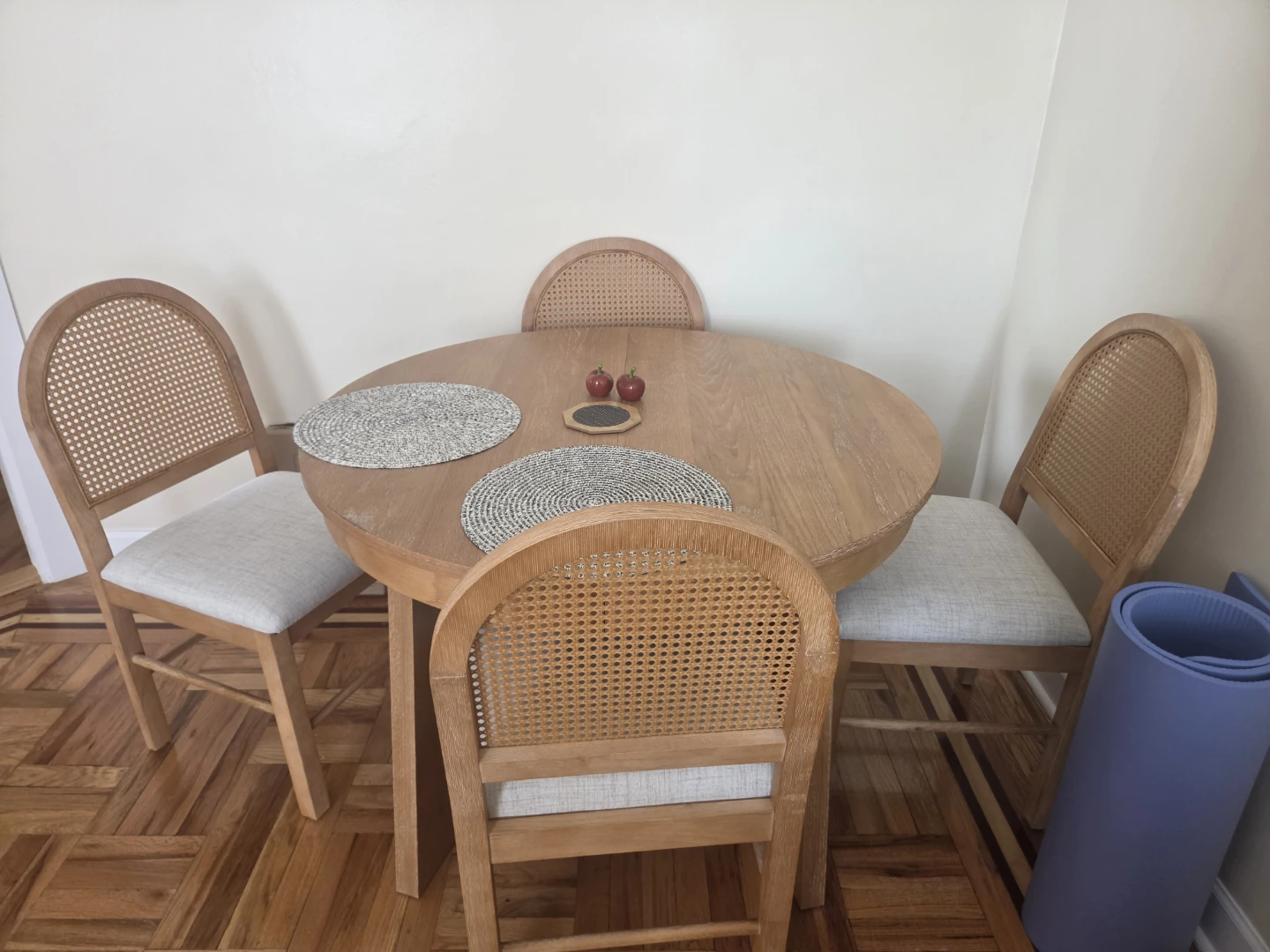 Harper & Bright Designs Round Extendable Dining Table Set - photo 2