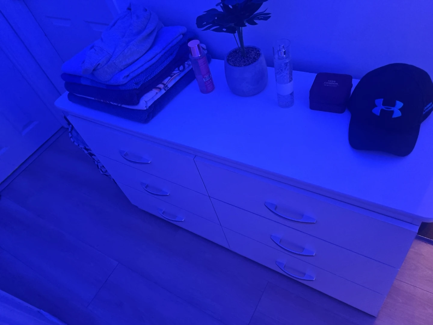 White 6-Drawer Dresser