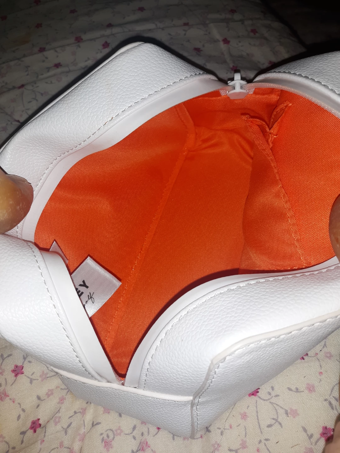 Tilley White Leather Clutch - photo 3