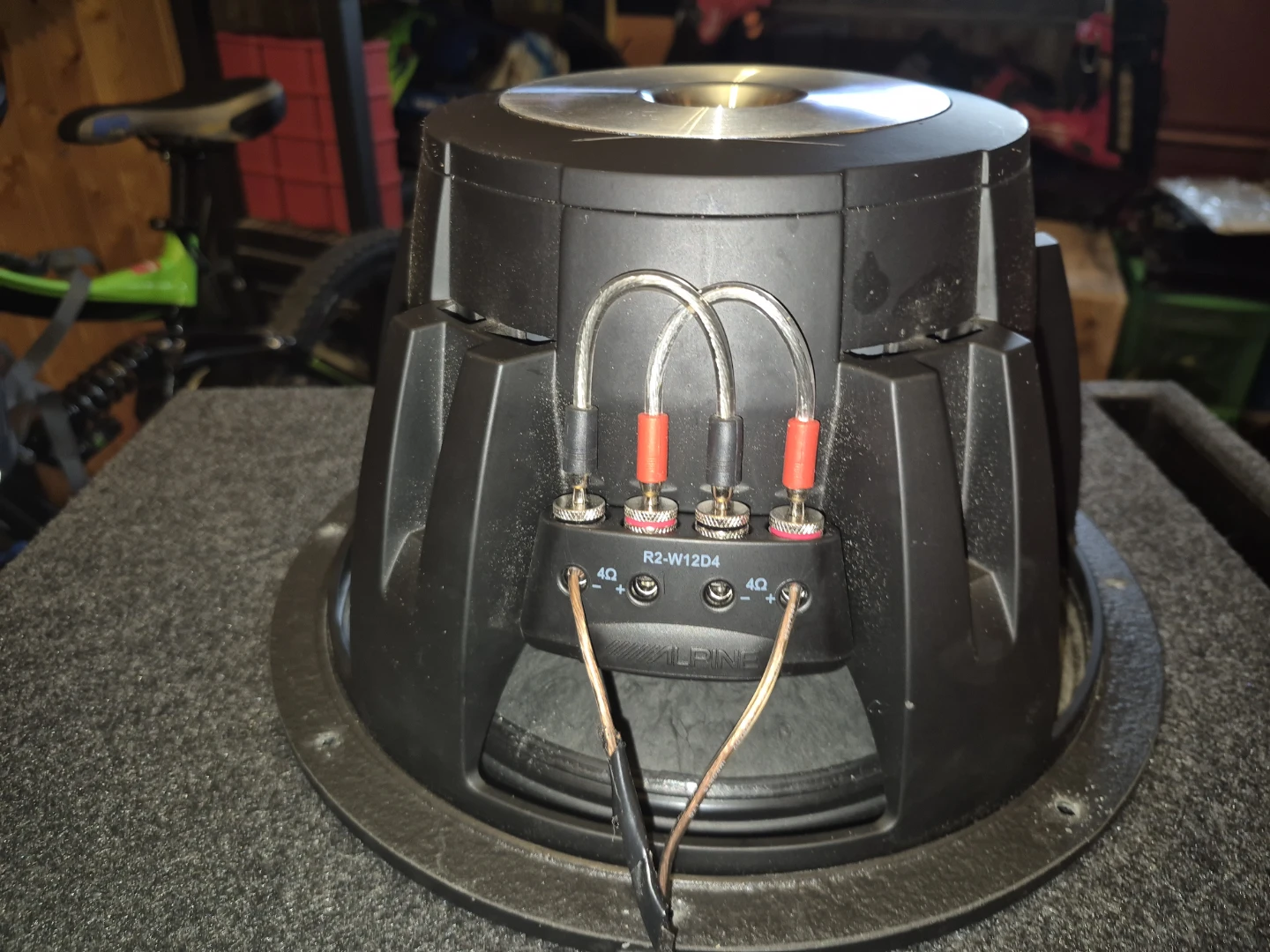 Alpine R2-W12D4 12-inch Subwoofer in Enclosure - photo 3