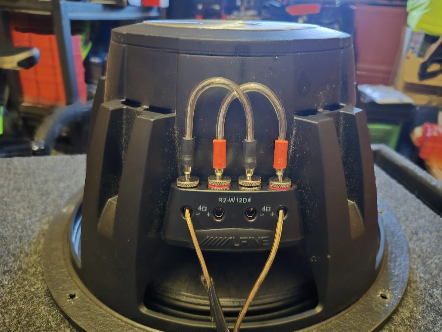 Alpine R2-W12D4 12-inch Subwoofer in Enclosure - photo 4