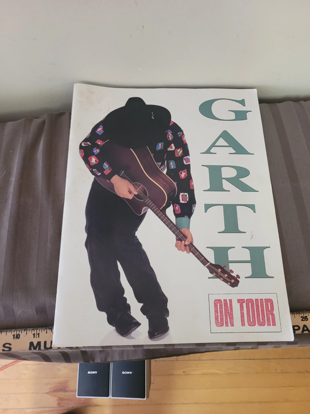 1992 Country Singer Garth Brooks Poster Tour Magazine