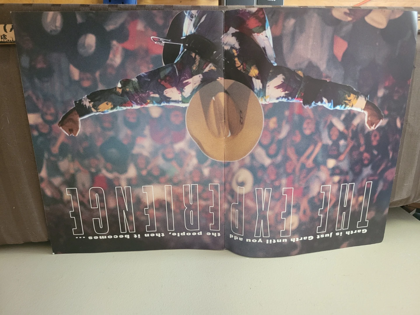 1992 Country Singer Garth Brooks Poster Tour Magazine - photo 4