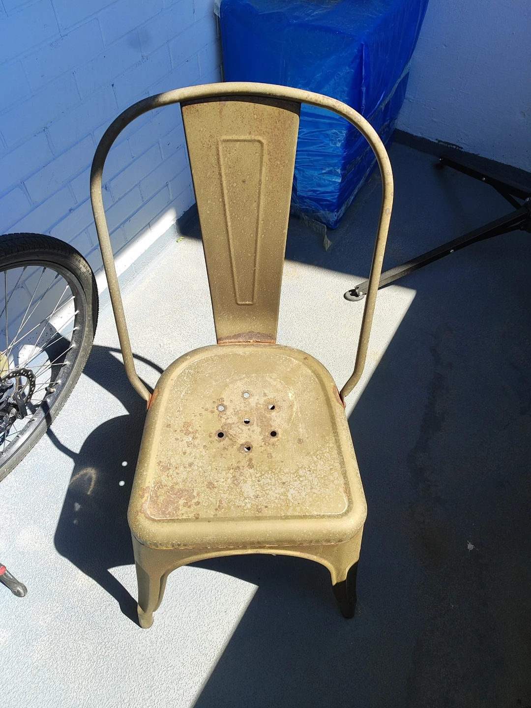 Metal chairs - set of four - photo 4