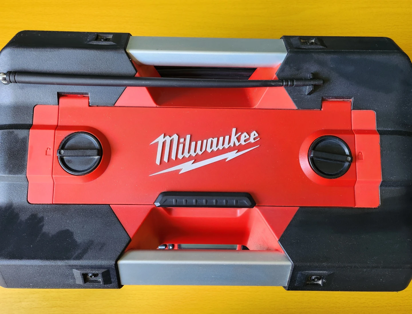 Milwaukee Jobsite Radio - photo 2
