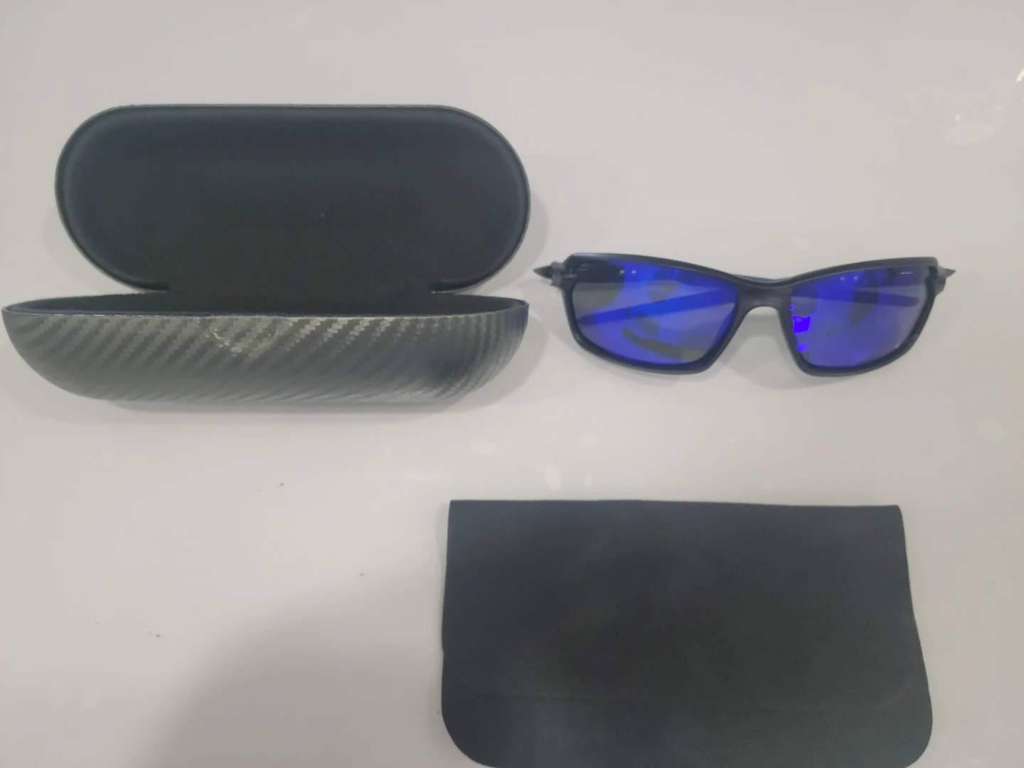 Oakley Carbon Shift Sunglasses Kit – Blue Polarized Lenses
