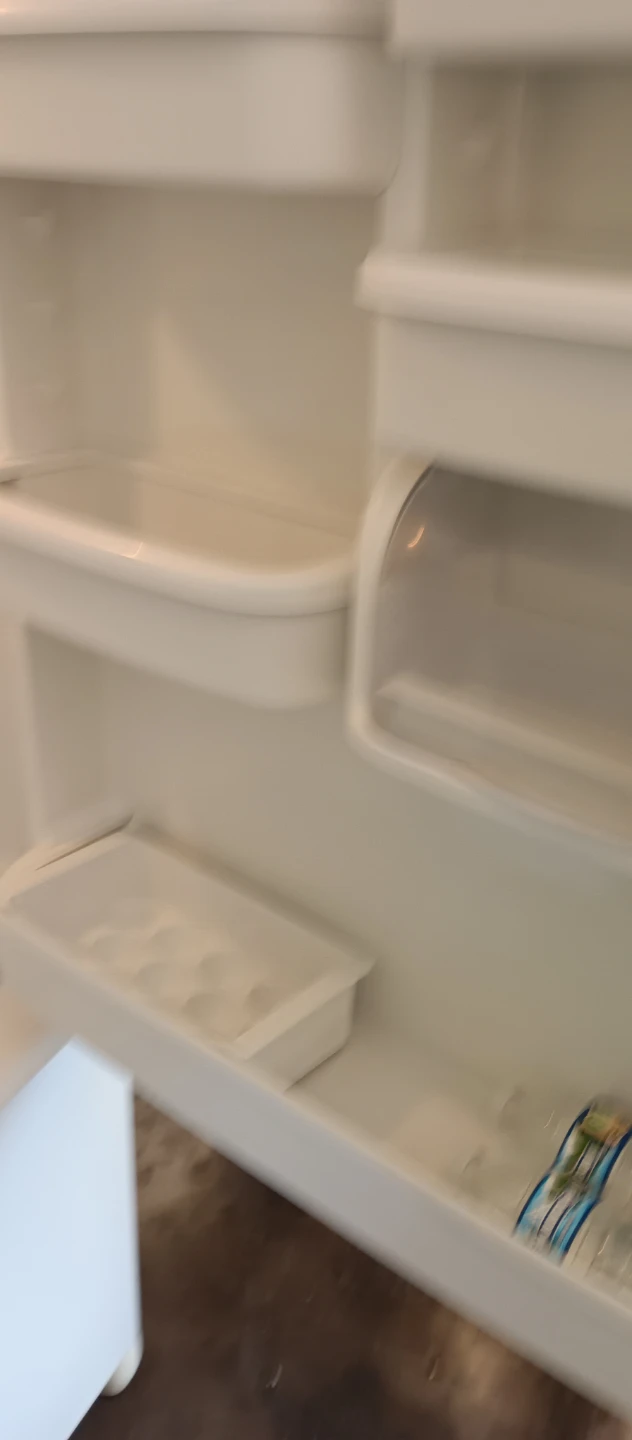 Maytag White Refrigerator with bottom freezer. EUC - photo 3
