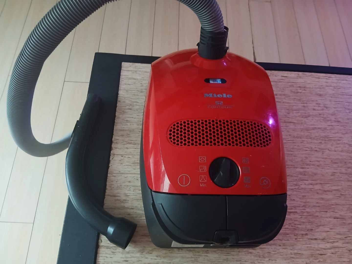 Miele S2 Contour Vacuum Cleaner - Red