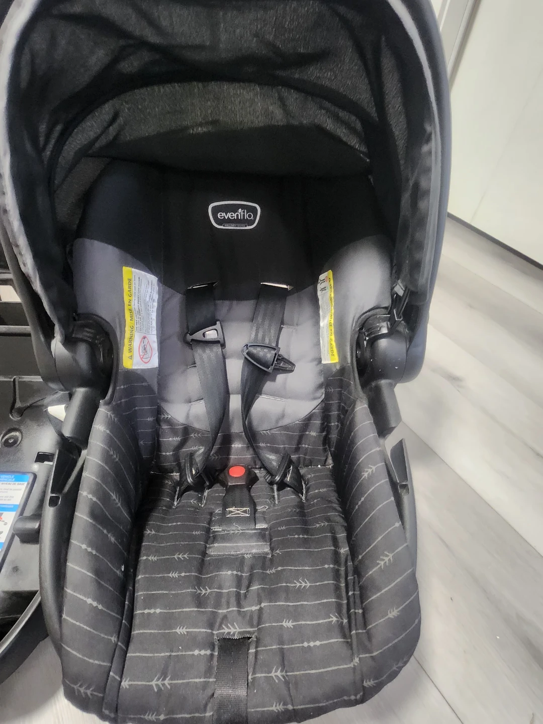 Evenflo Infant Car Seat with Base - photo 2