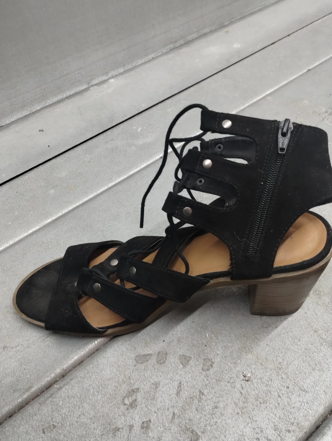 Black Lace-Up Glazed Heeled Sandals - photo 3