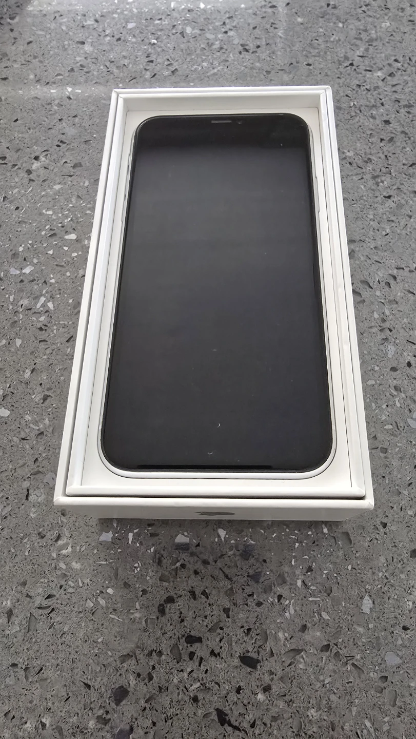 Iphone XR used - photo 2