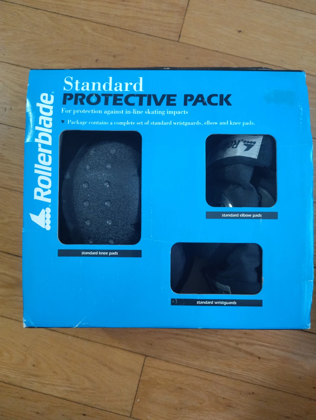 Rollerblades with roller blade standard protective pack. - photo 3
