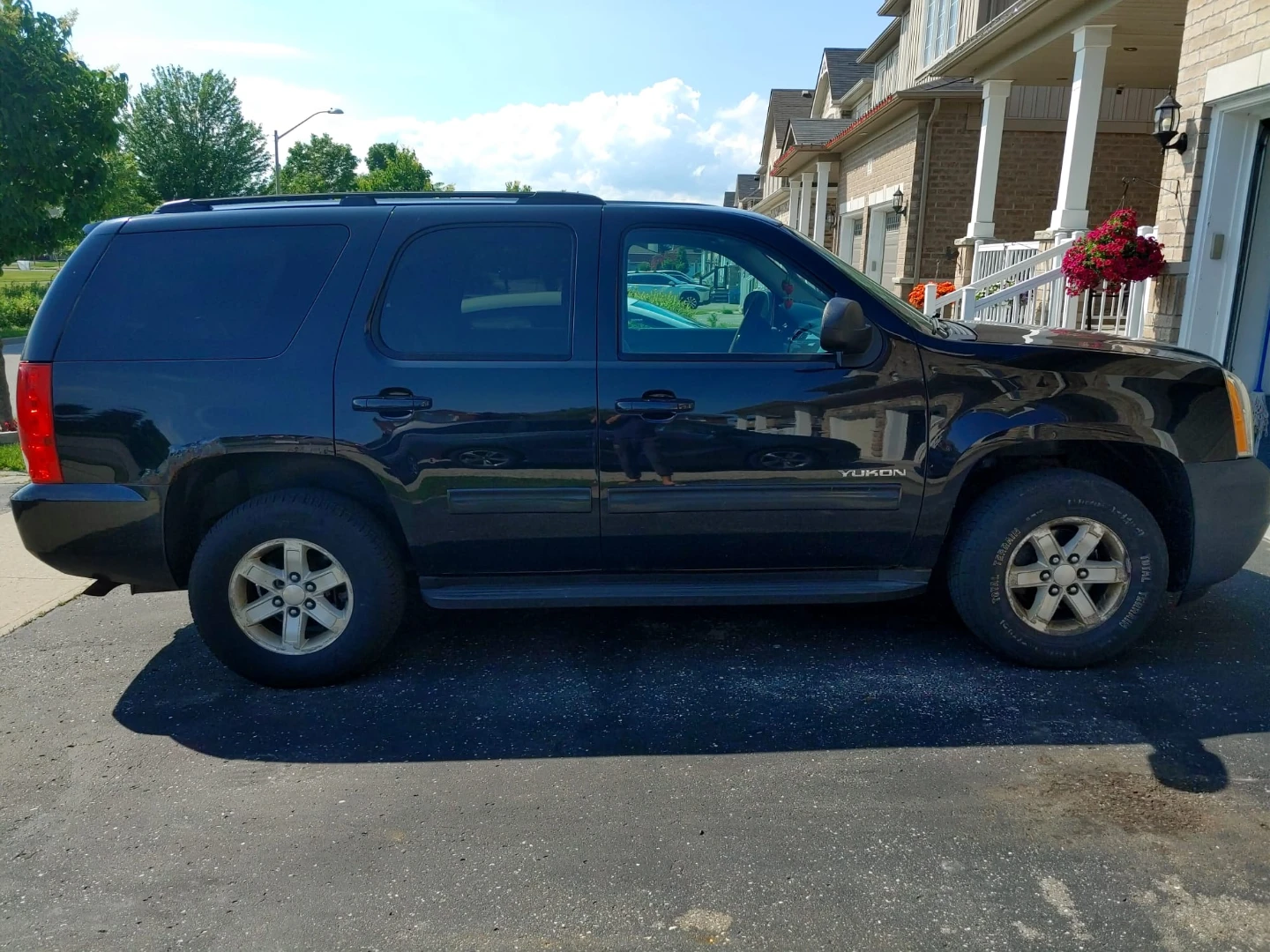 Black GMC Yukon SUV - photo 3