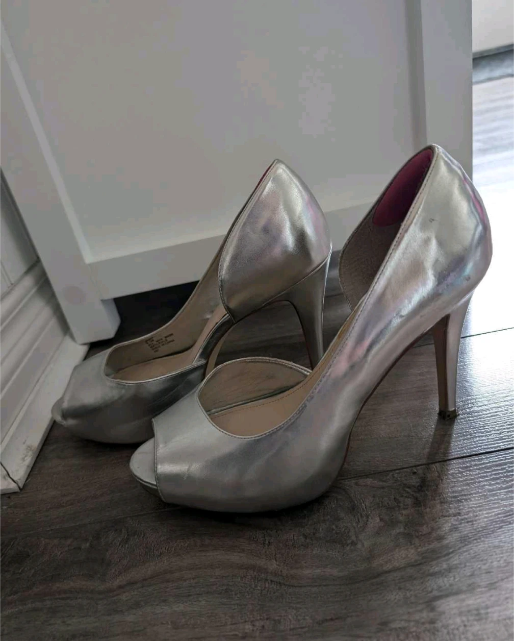 Steve Madden Silver Peep-Toe Heels - Size 8.5M - photo 2
