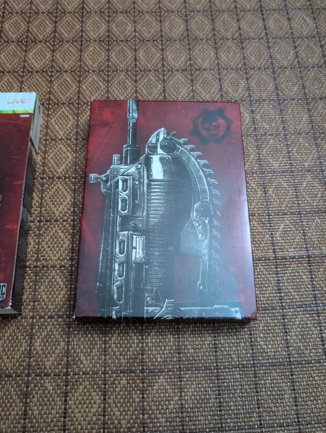 Gears Of War 2 Limited Edition CIB Bilingual French Booklet - photo 3