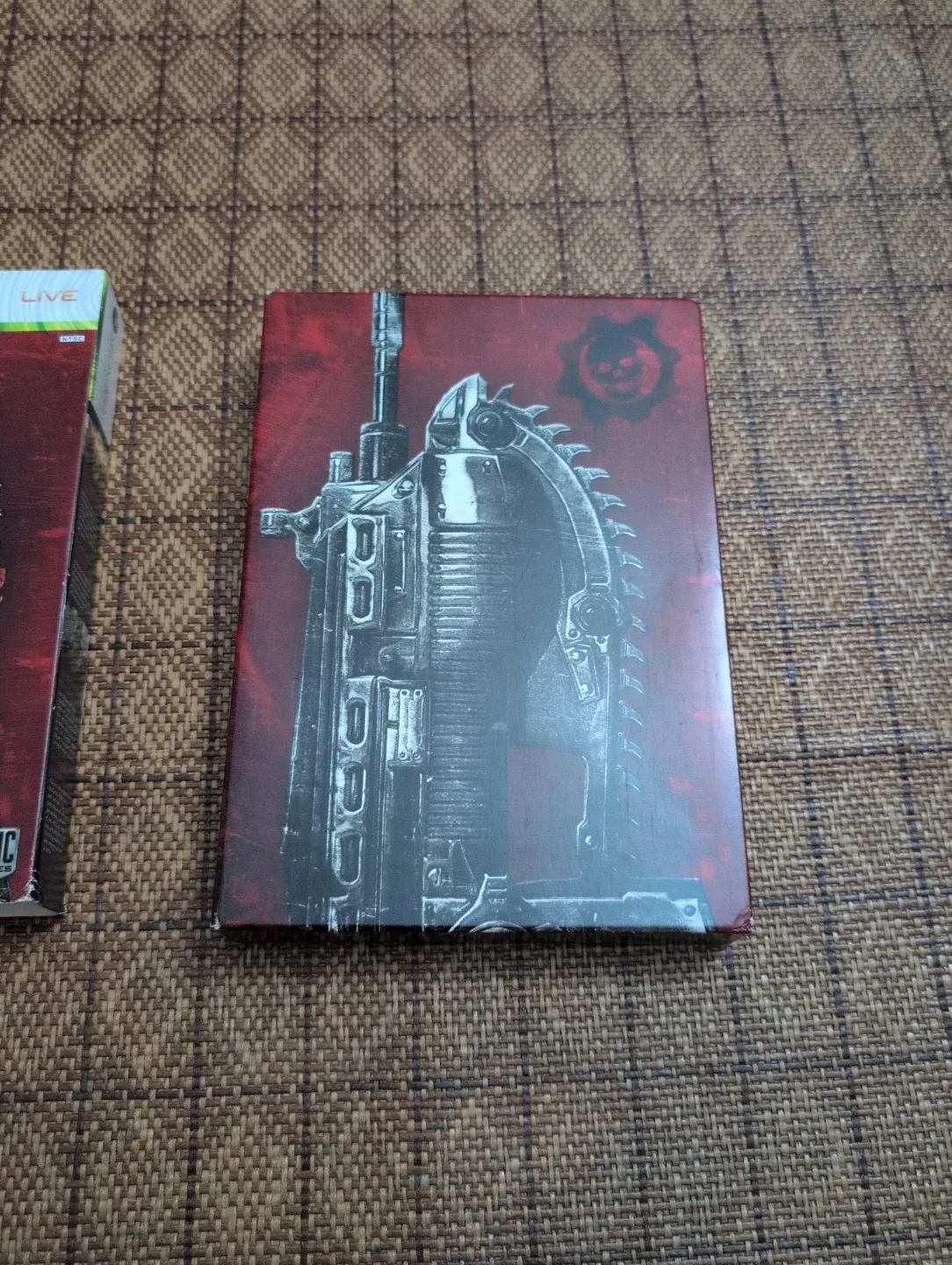 Gears Of War 2 Limited Edition CIB Bilingual French Booklet - photo 3
