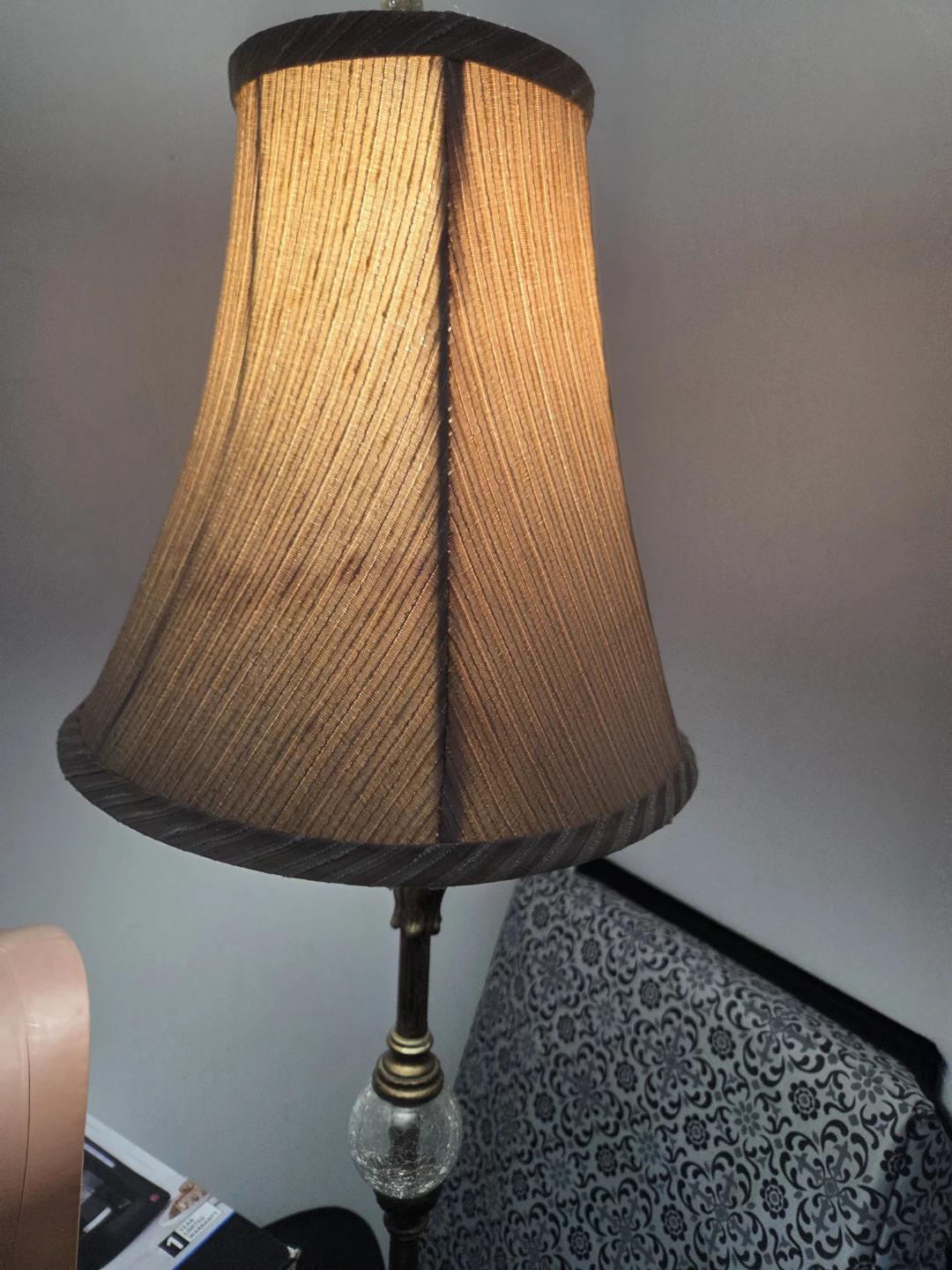 Vintage-style Table Lamp with Tan Shade - photo 2