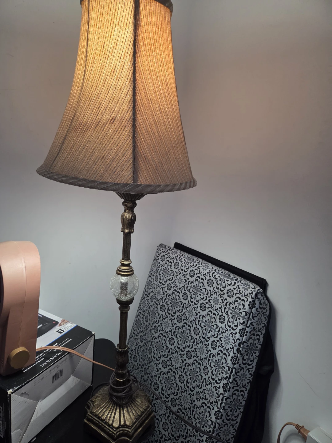 Vintage-style Table Lamp with Tan Shade - photo 3