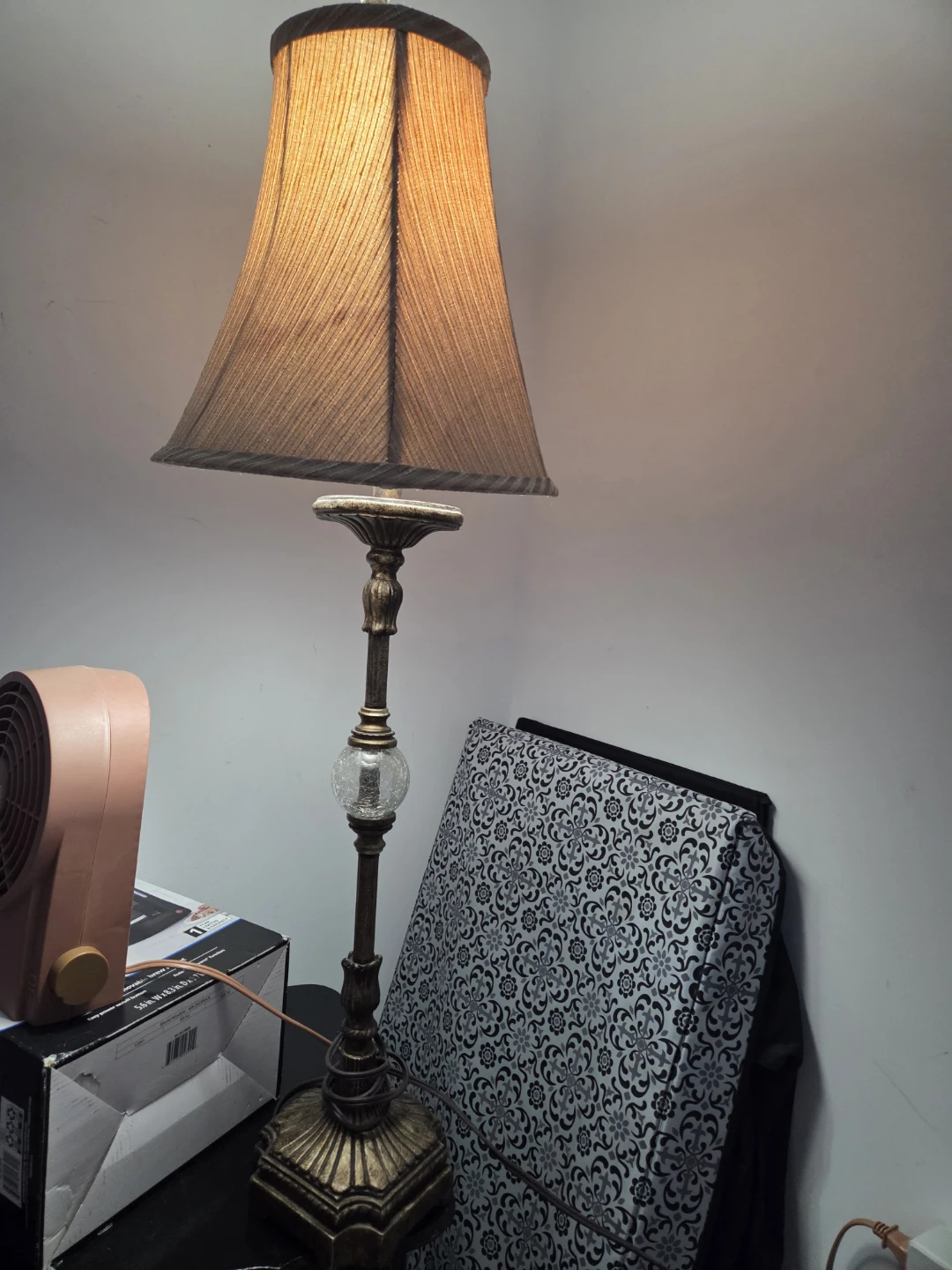 Vintage-style Table Lamp with Tan Shade - photo 5