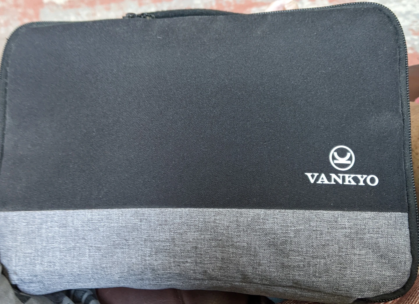 VANKYO LEISURE 3 Projector with Carrying Case