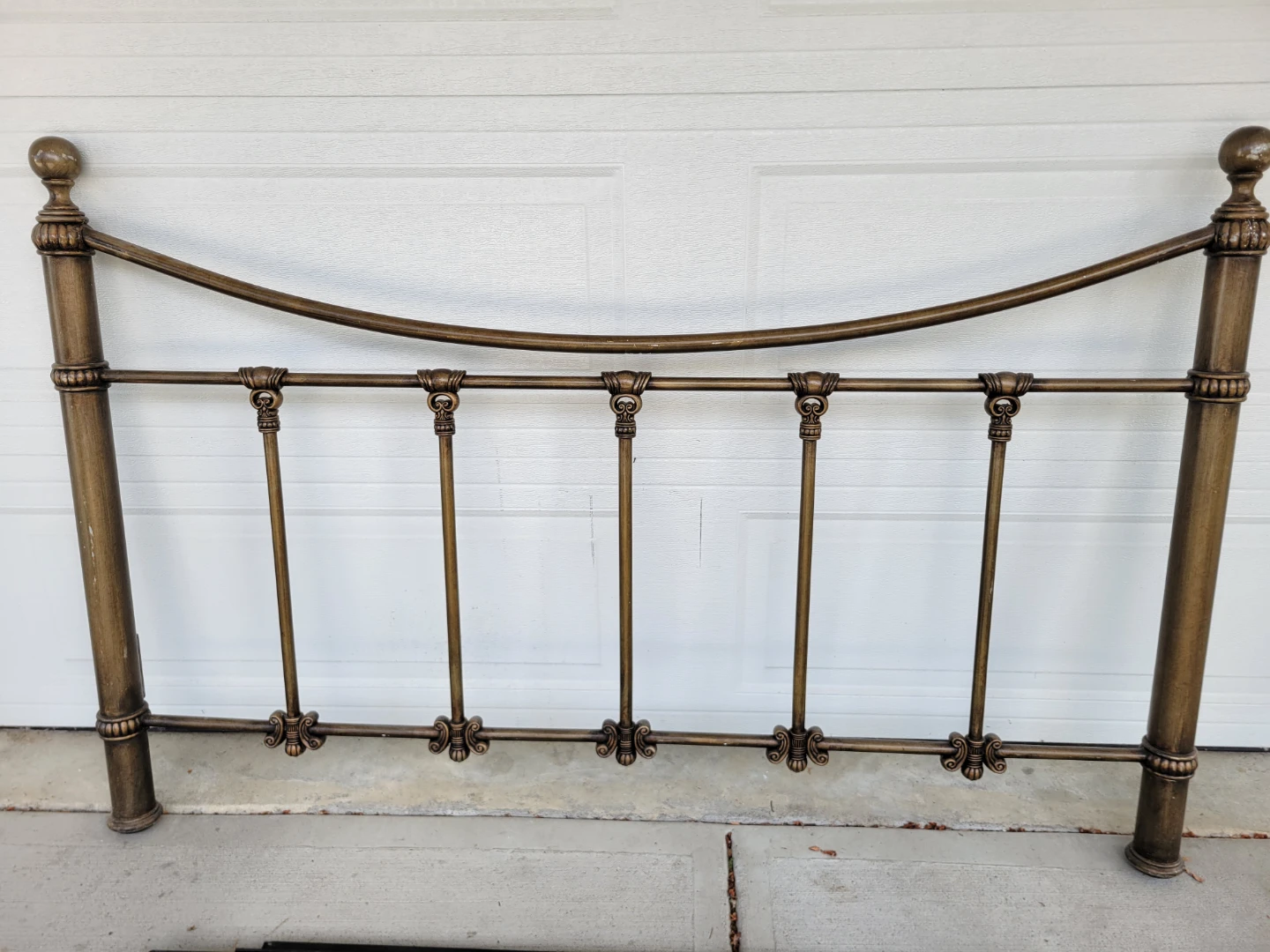 Vintage Style Antique Queen Sized Metal Bed Frame. Complete Set - photo 4