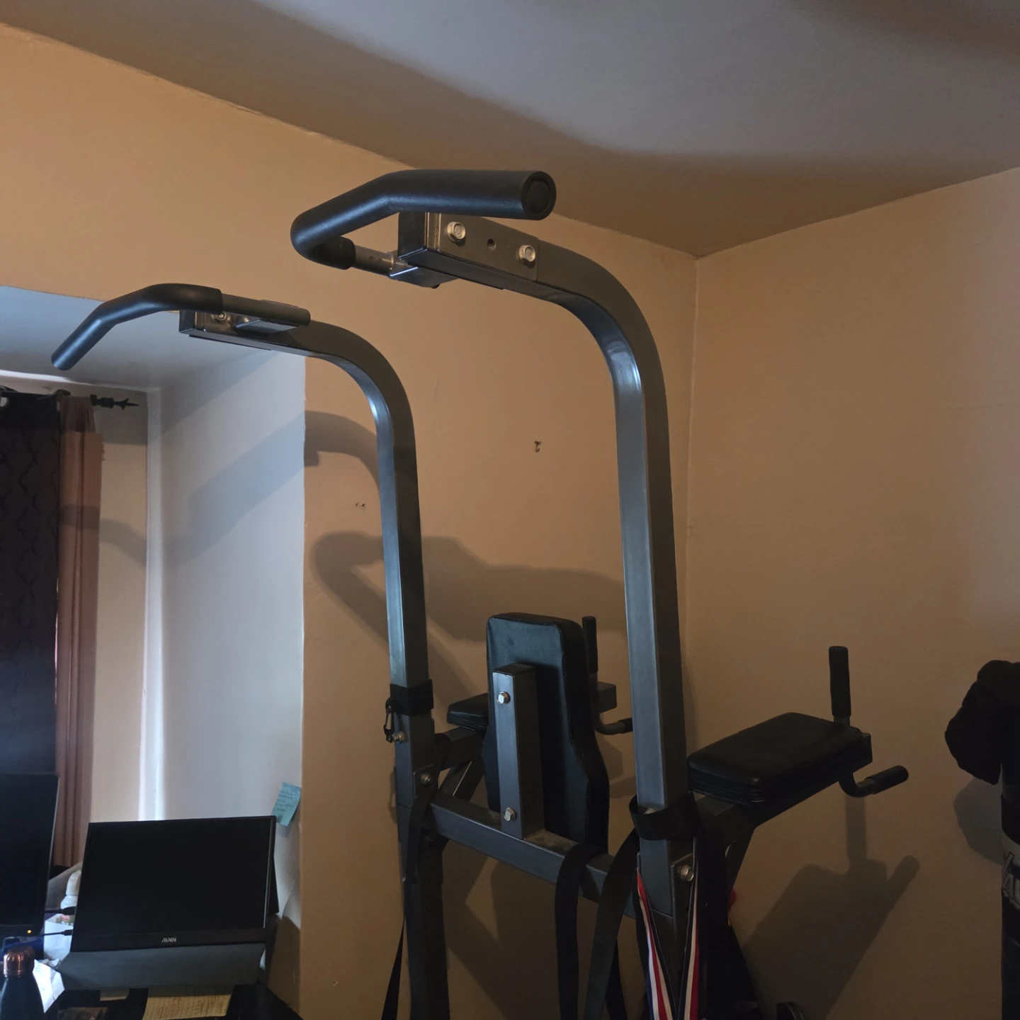 Pull up Dip and Vertical Knee Raise Station