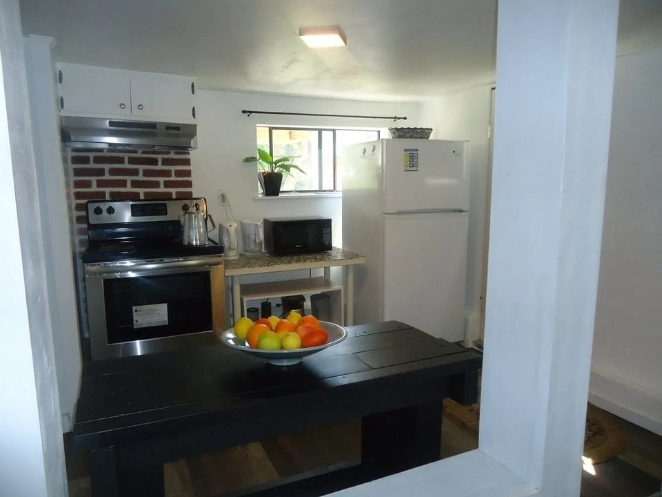 Share 2 bedroom  ground floor - photo 3