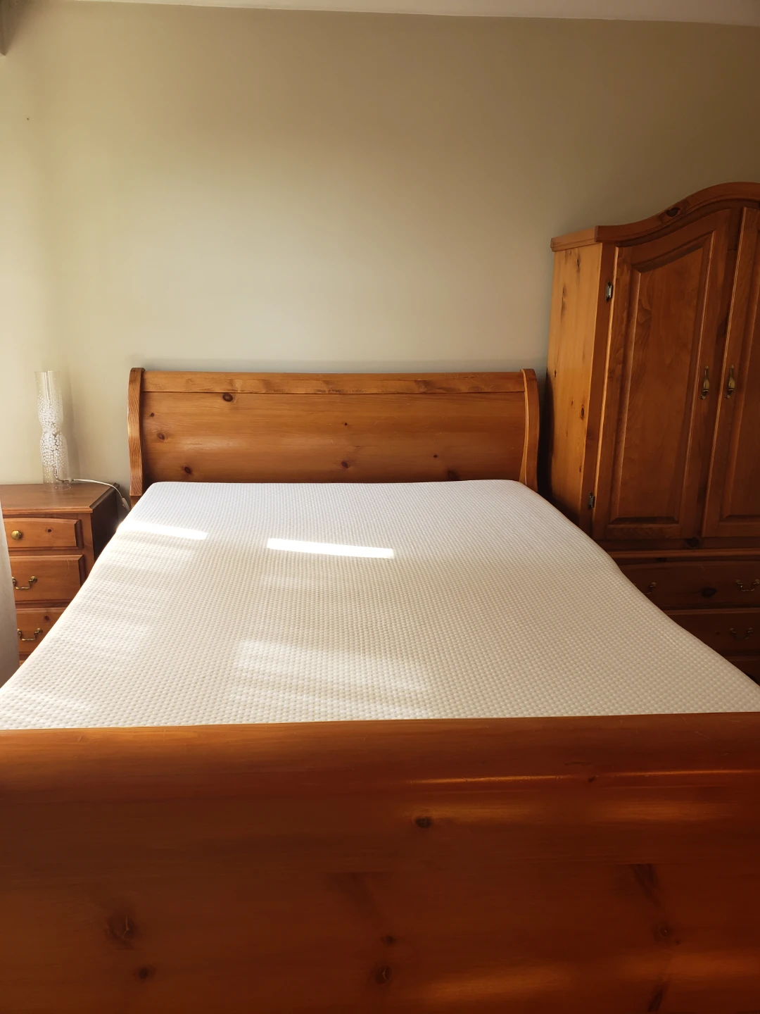 Solid Oak Sleigh Bed set