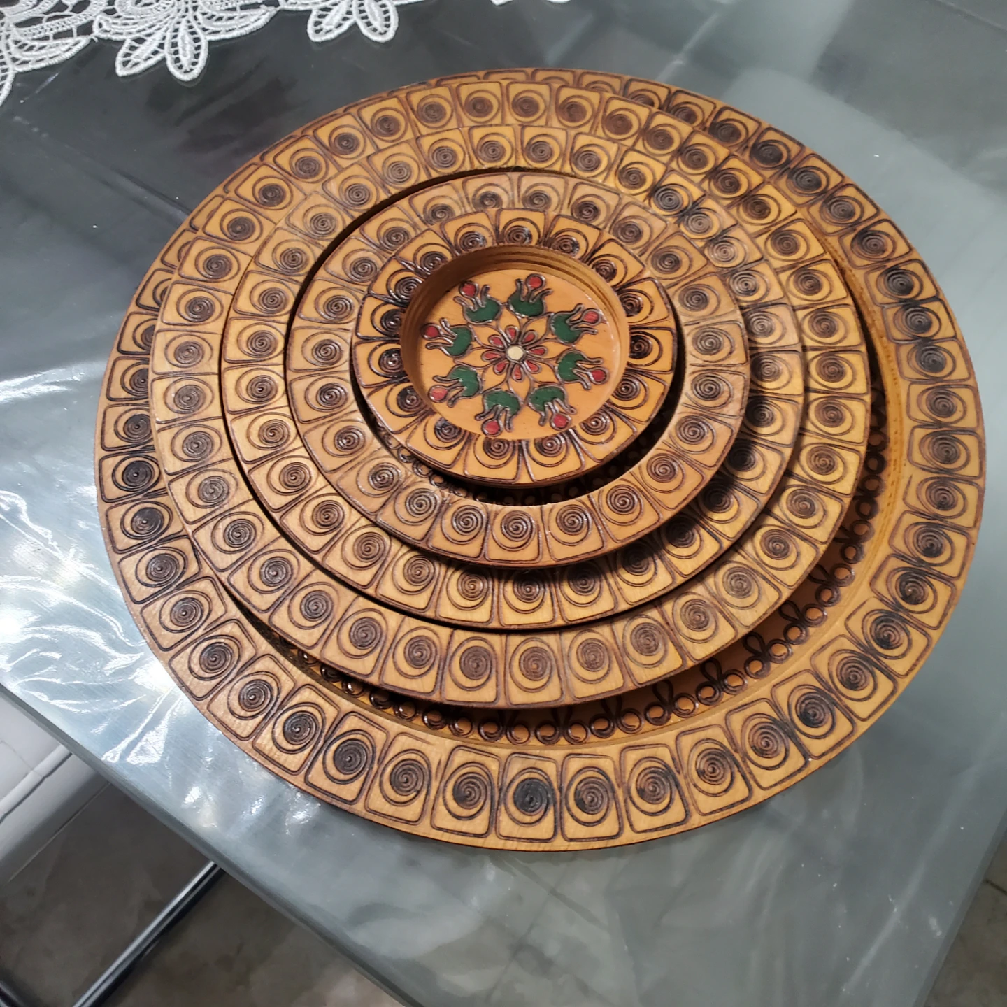 Wooden decorative plates set