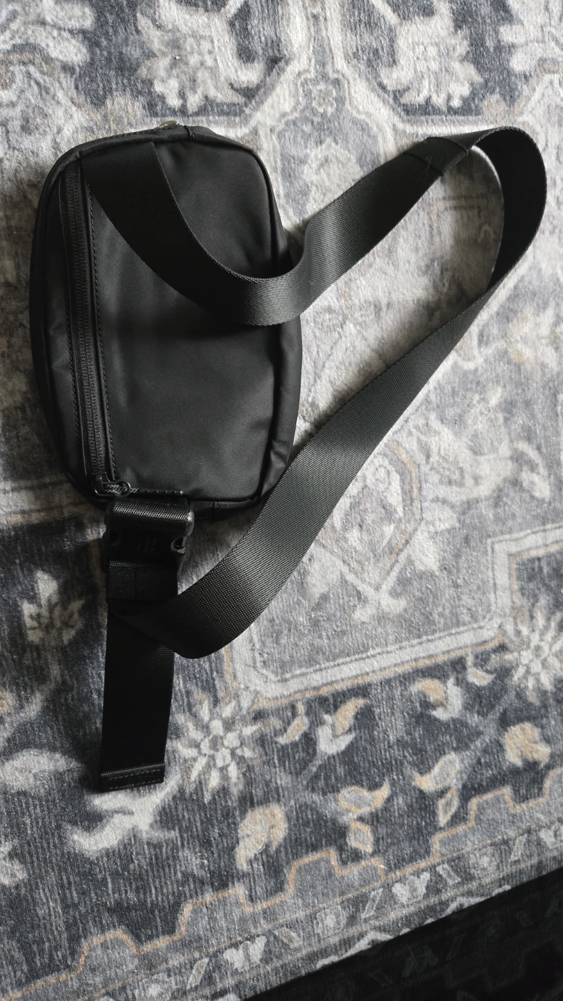 Lululemon Everywhere Belt Bag - Black - photo 3