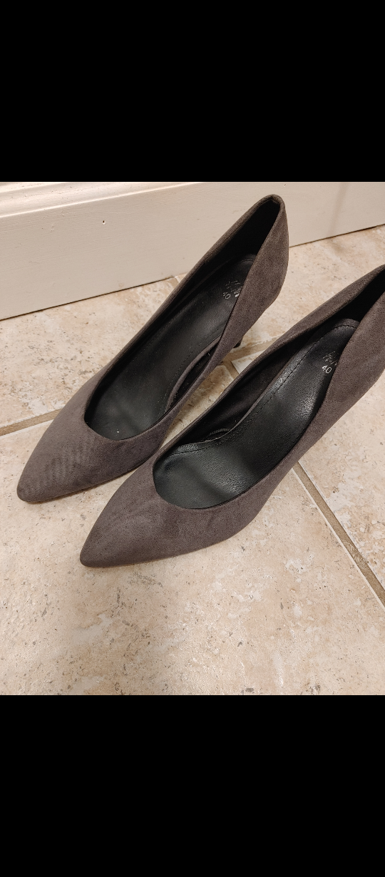 H&M Grey Suede Heels Size 9 - photo 2