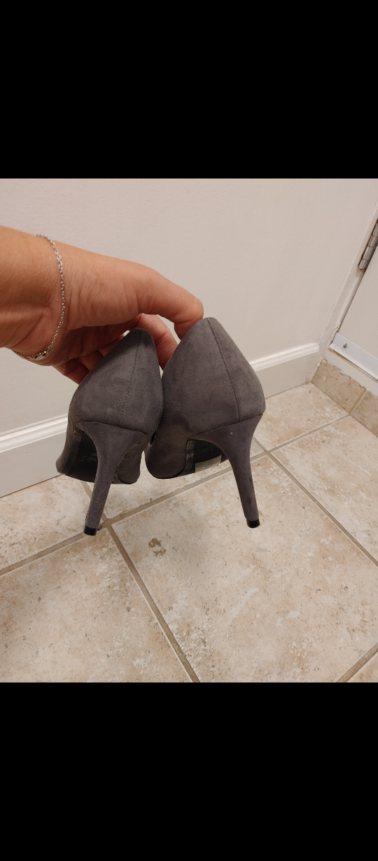H&M Grey Suede Heels Size 9 - photo 3
