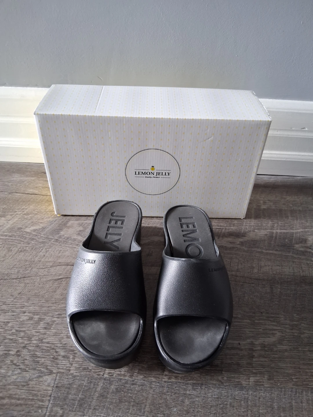 Like New! Lemon Jelly "Sunny 01" Platform Slides - Black - photo 3