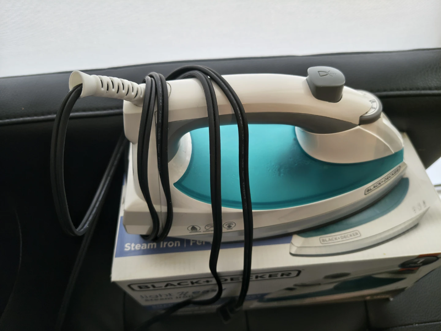 Black+Decker light N' easy Steam Iron
