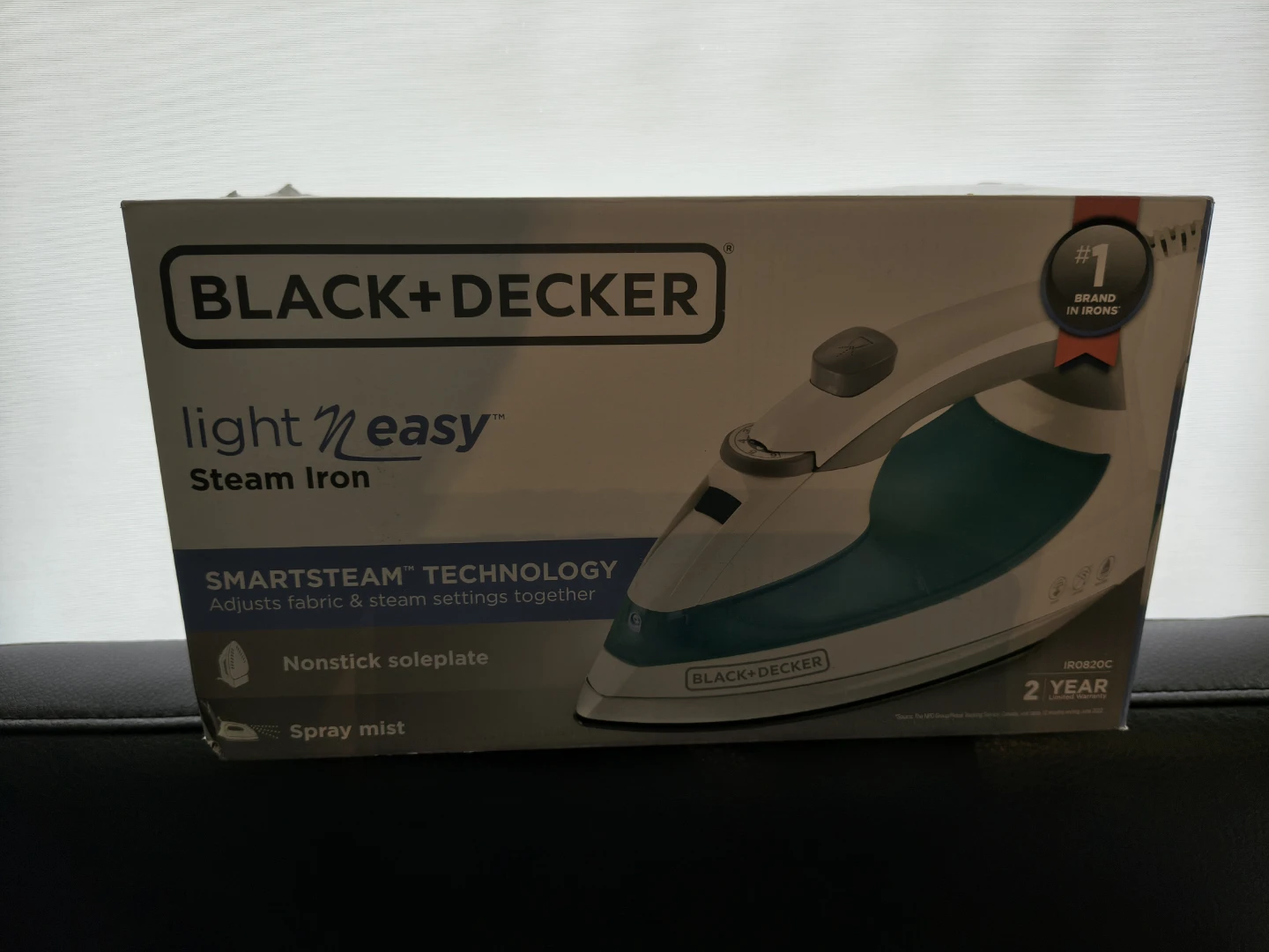 Black+Decker light N' easy Steam Iron - photo 3