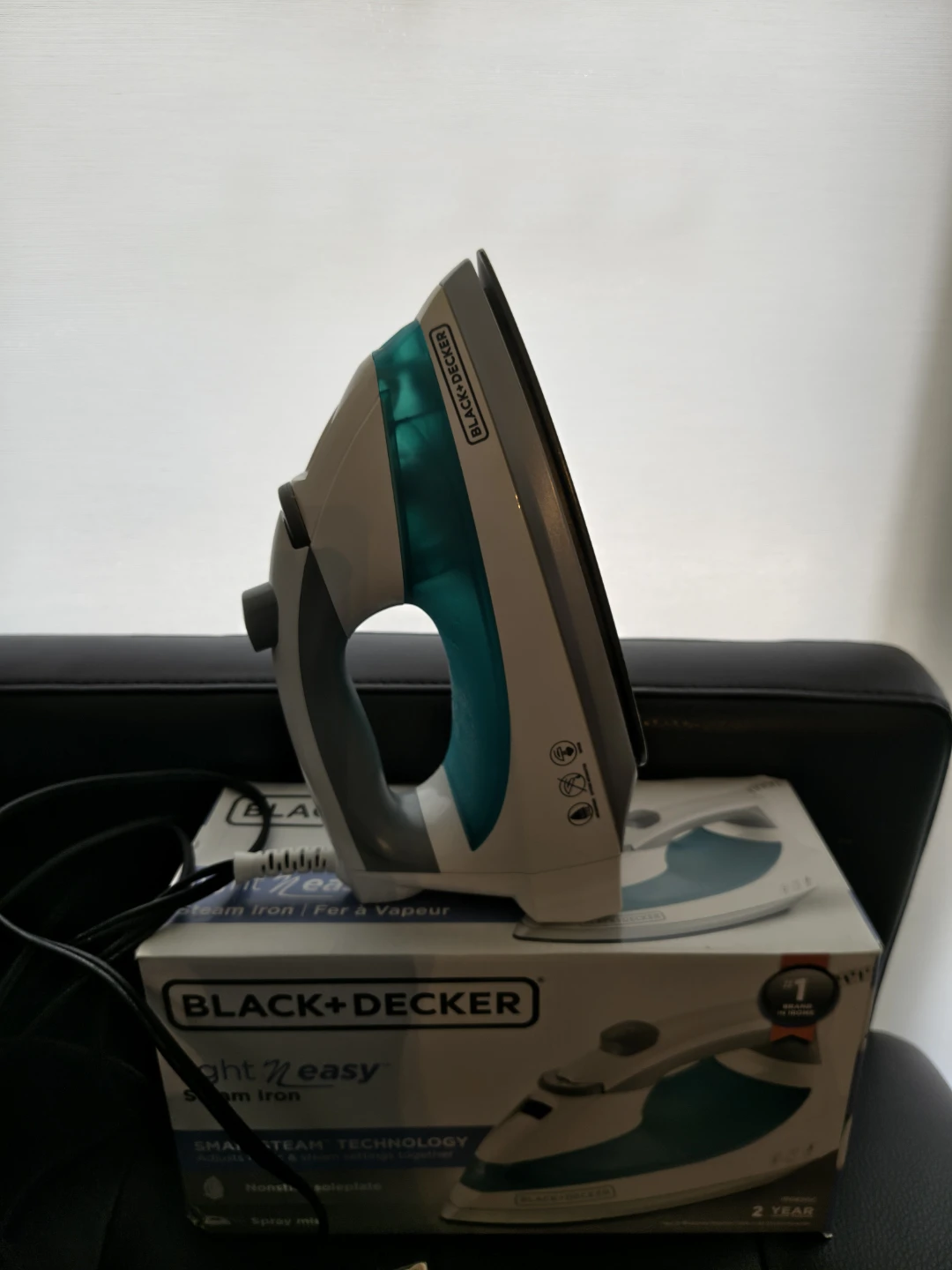 Black+Decker light N' easy Steam Iron - photo 4