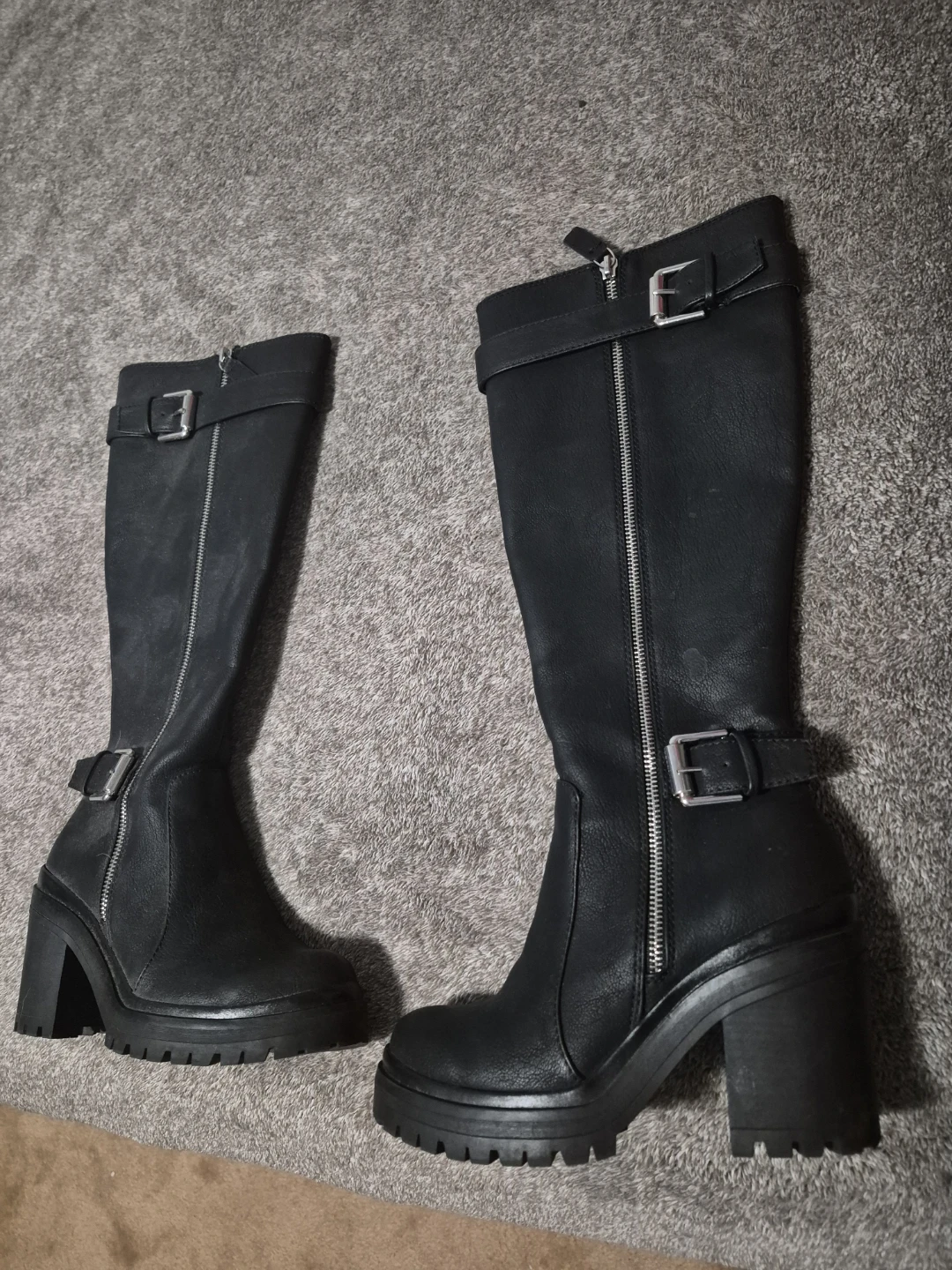 Black Women's Knee-High Boots Size 7