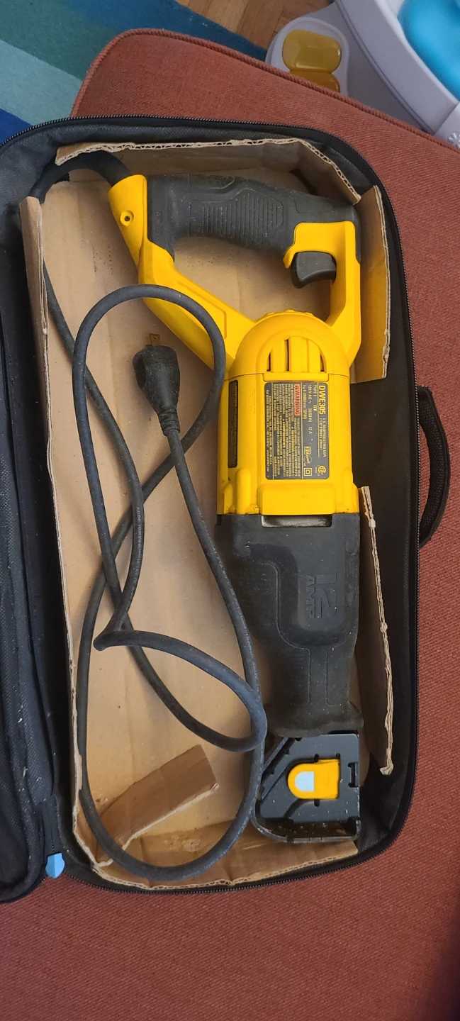 DEWALT DWE305 Reciprocating Saw with Case