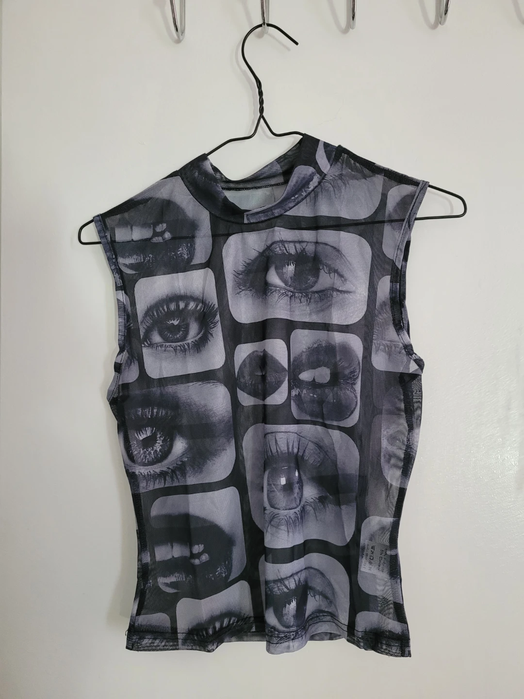 Mesh Eye and Lips Print Sleeveless Top - photo 2