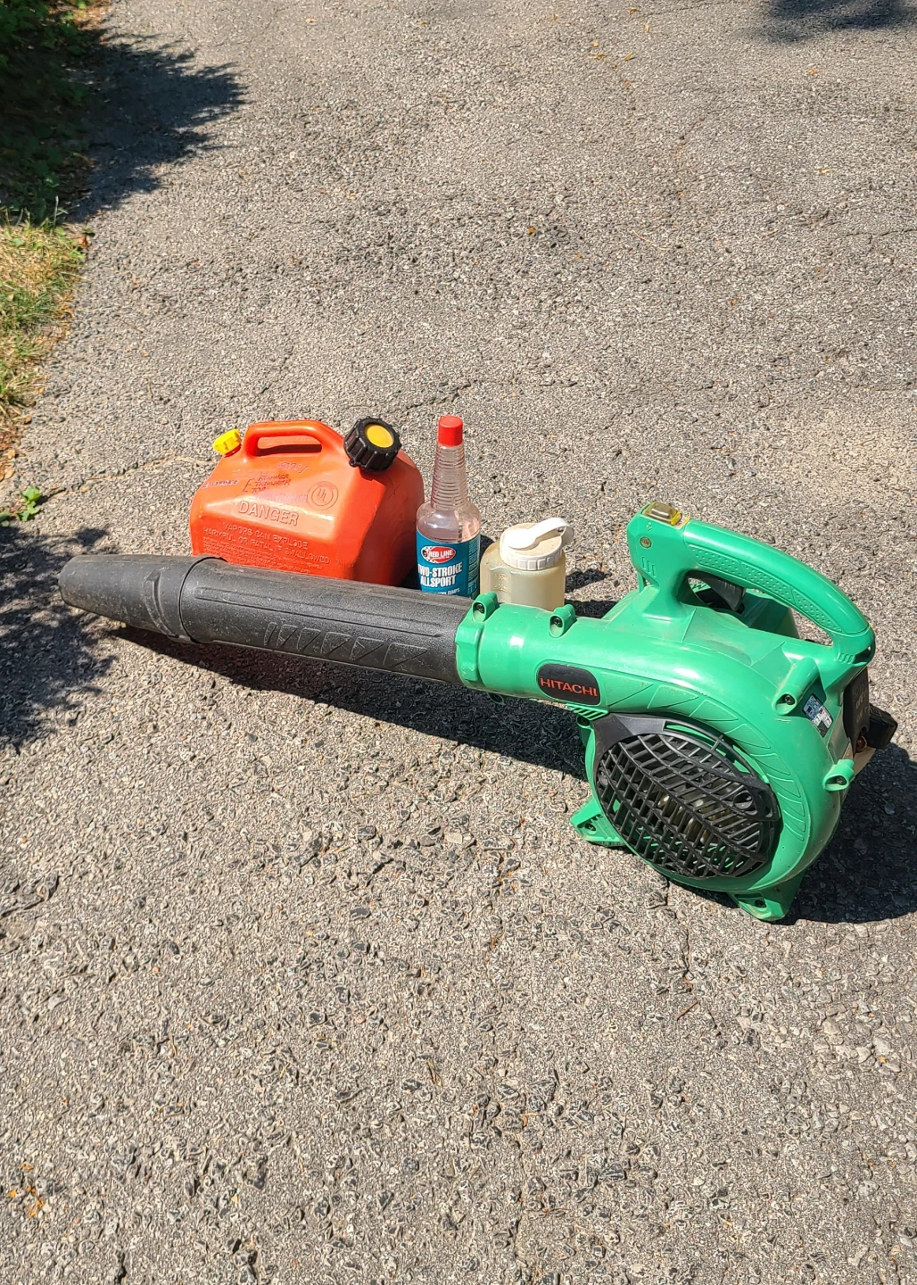 Hitachi Gas Leaf Blower 2- Cycle - Great Condition! - photo 3